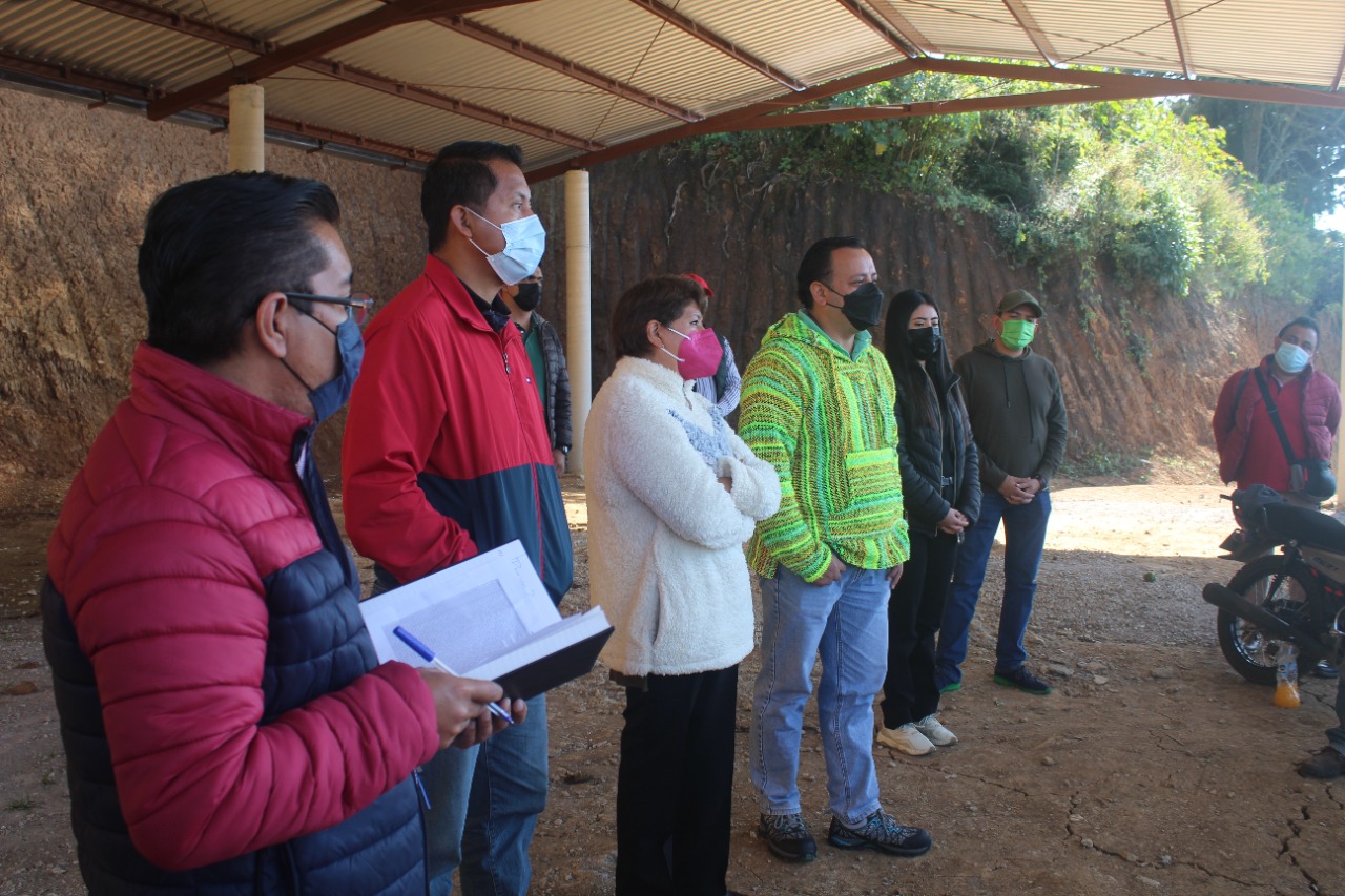 Visita y convive alcalde de Nogales, Ernesto Torres Navarro con familias de Palo Verde
