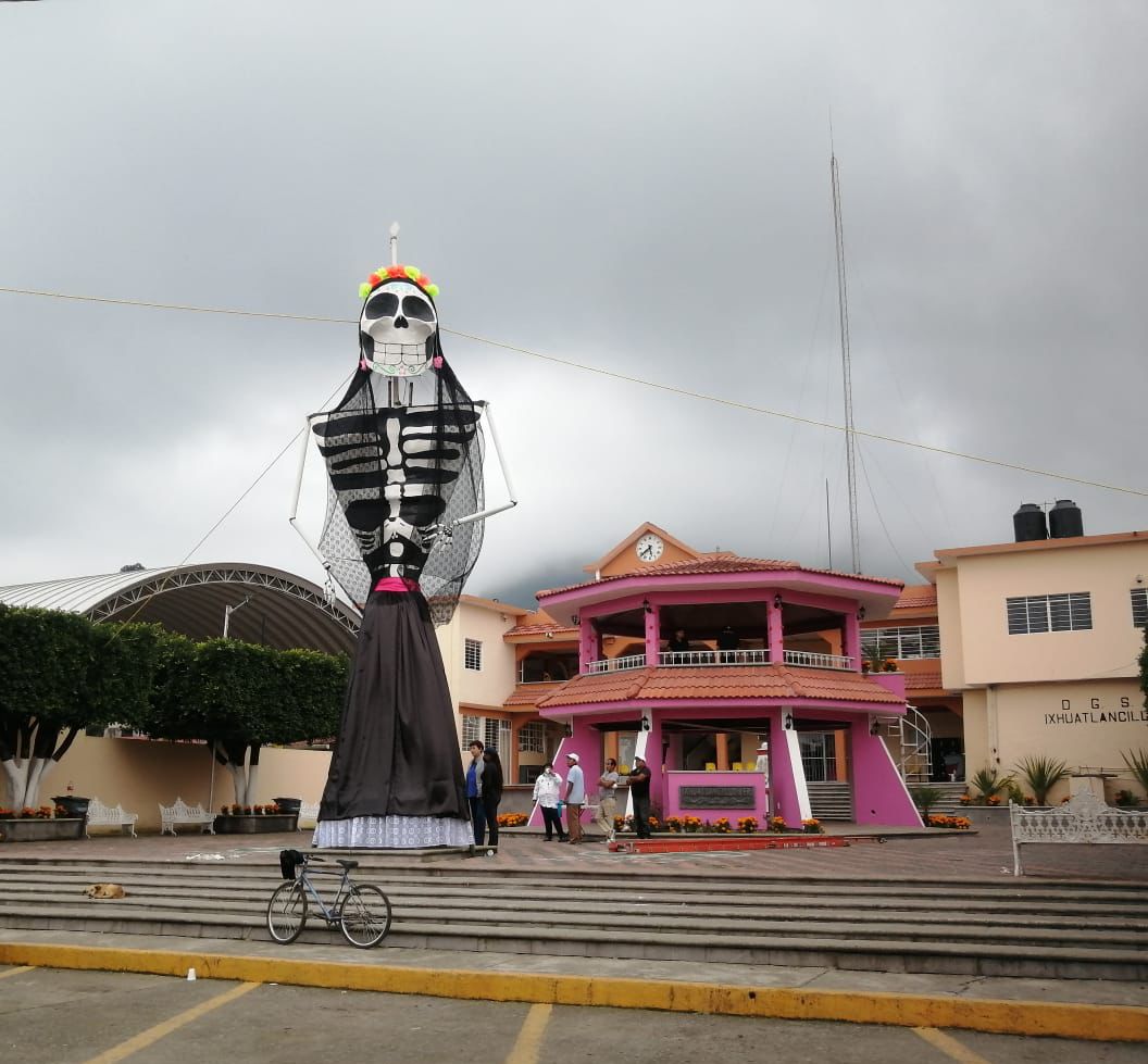 Colocan la Catrina más grande de la zona centro del Estado de Veracruz, en Ixhuatlancillo
