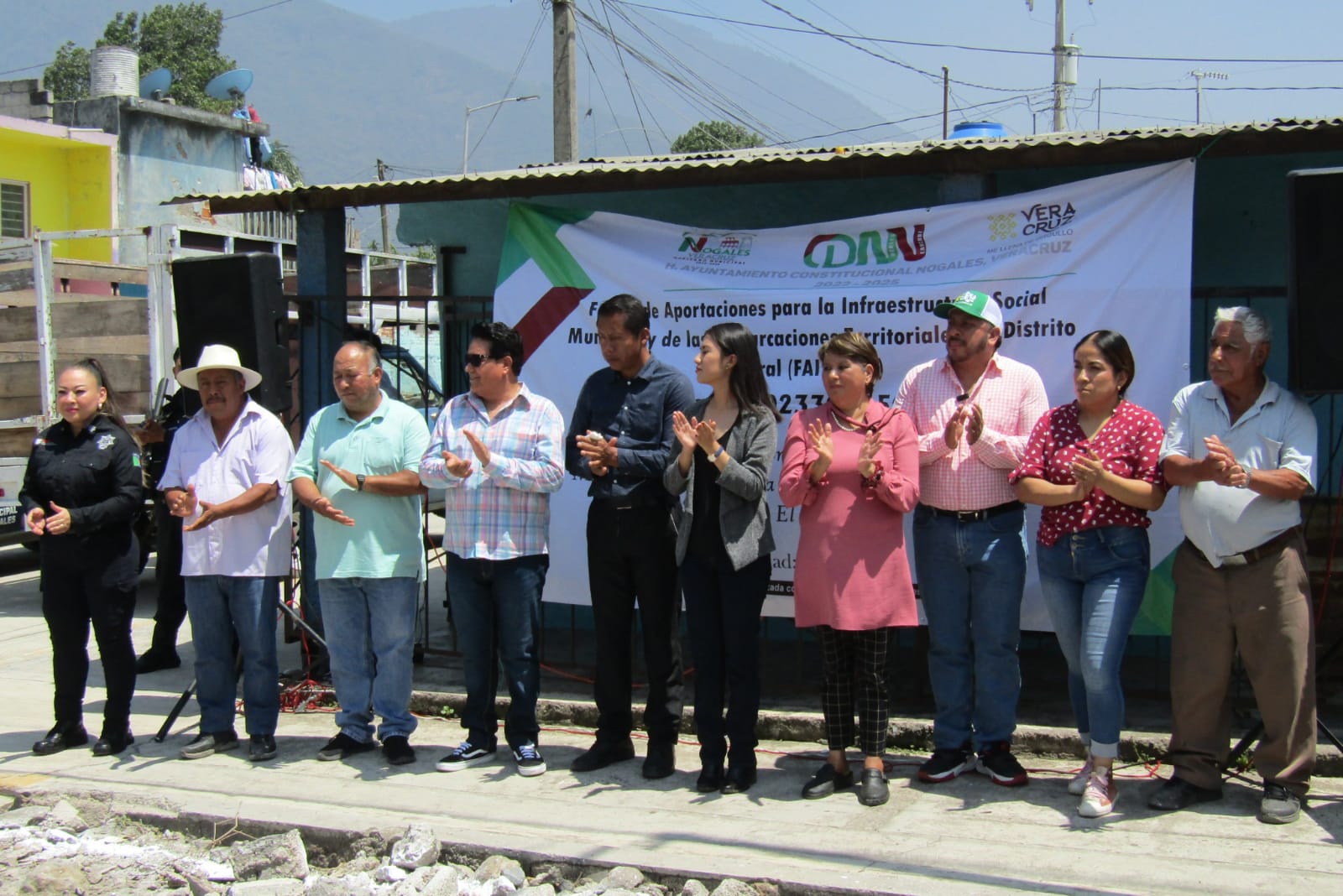 Inicia construcción de calle, con concreto hidráulico en el Encinar, Nogales Veracruz
