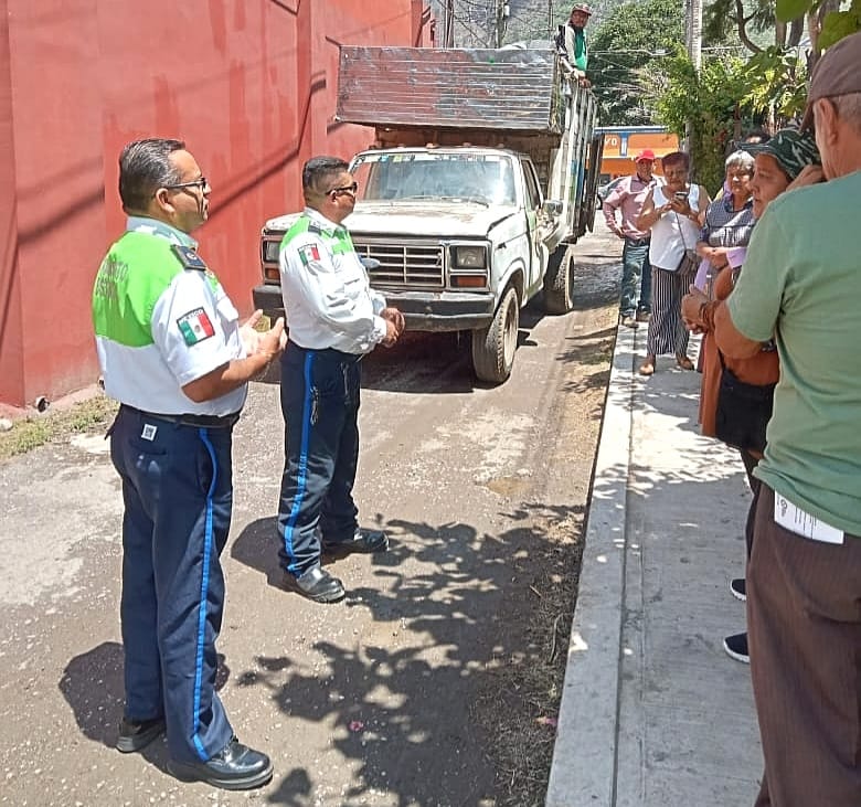 Atiende a colonos de la Calle Manuel C. Tello, la Delegación de Tránsito de Nogales Veracruz