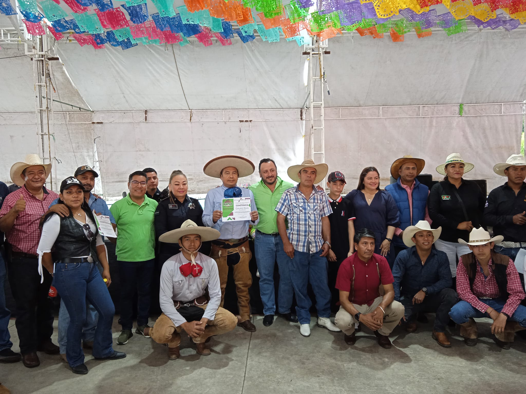 Ernesto Torres ofrece la bienvenida a Cabalgata de la «Expo Productores Nogales Veracruz 2023»