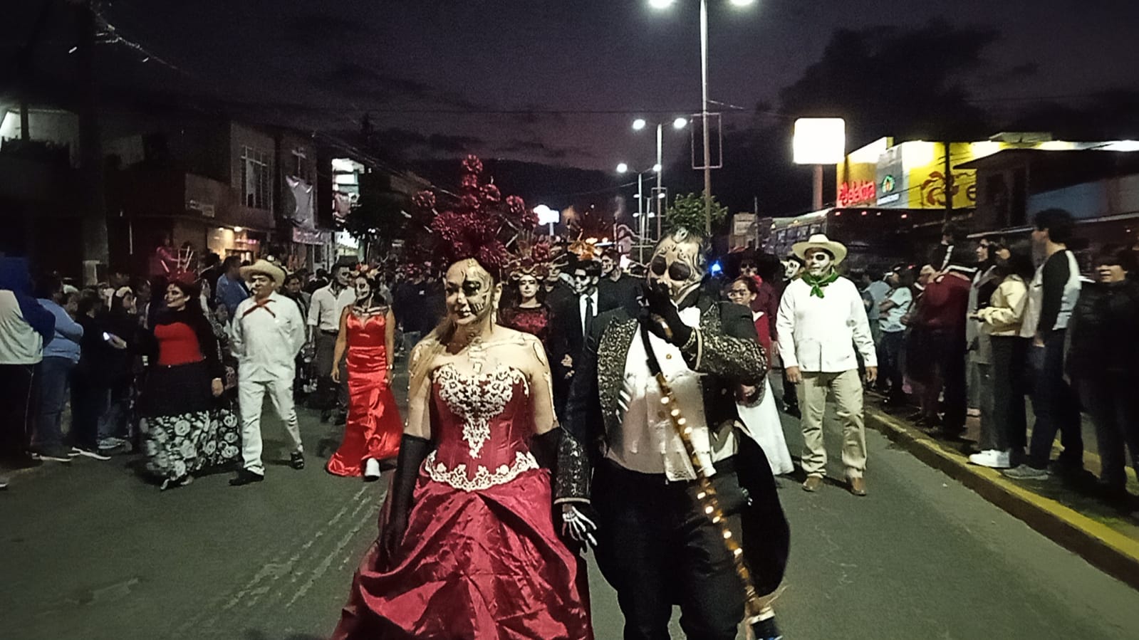Llena de color, magia, alegría y tradición, la ciudad de Nogales, Veracruz, el Desfile del Día de Muertos de las Altas Montañas 