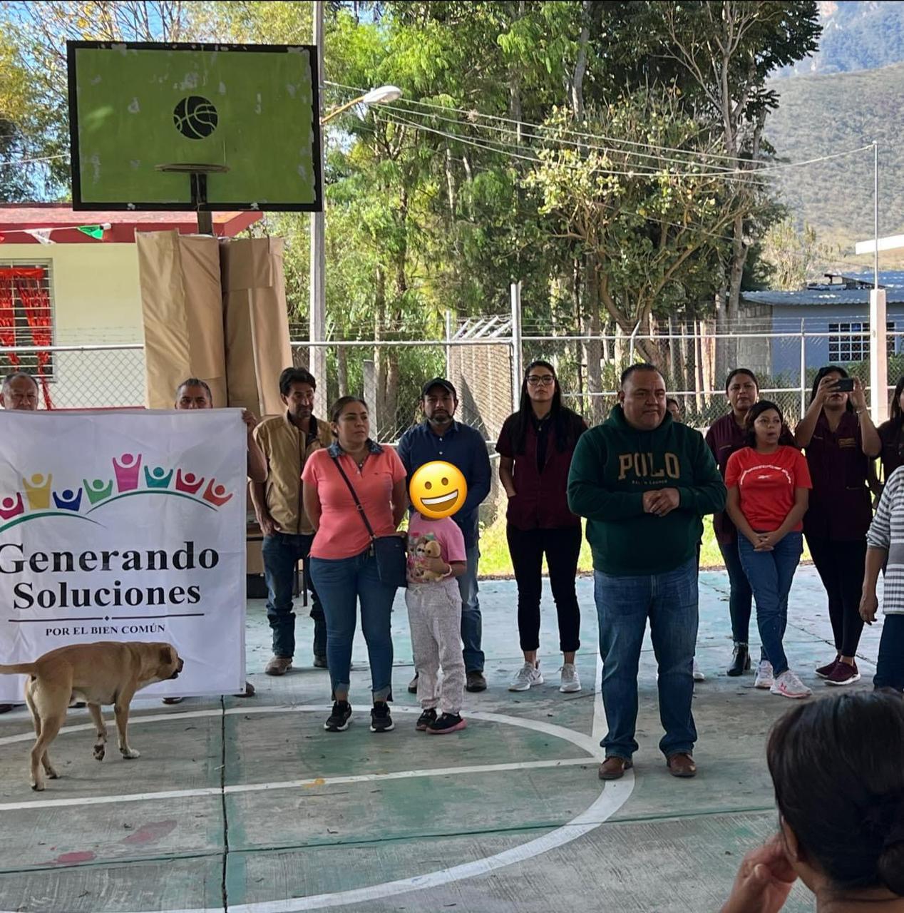 “Generando Soluciones por el Bien Común de Ciudad Mendoza” en coordinación con la UPAV sede 17 Orizaba, entregan suéteres a los habitantes de el Ejido La Cuesta