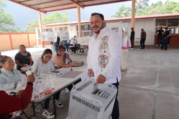 Ejerce derecho ciudadano, alcalde de Nogales, Veracruz