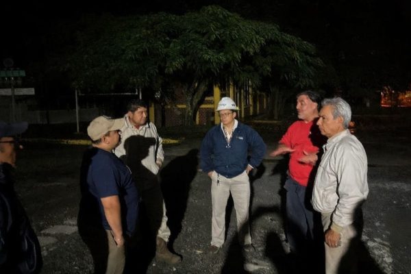Fuga de gas en instalaciones de PEMEX, moviliza esta madrugada a corporaciones de auxilio