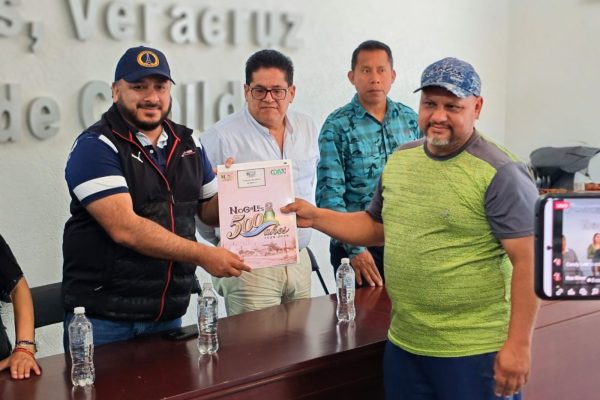 Entregan escrituras a vecinos de Nogales, Veracruz